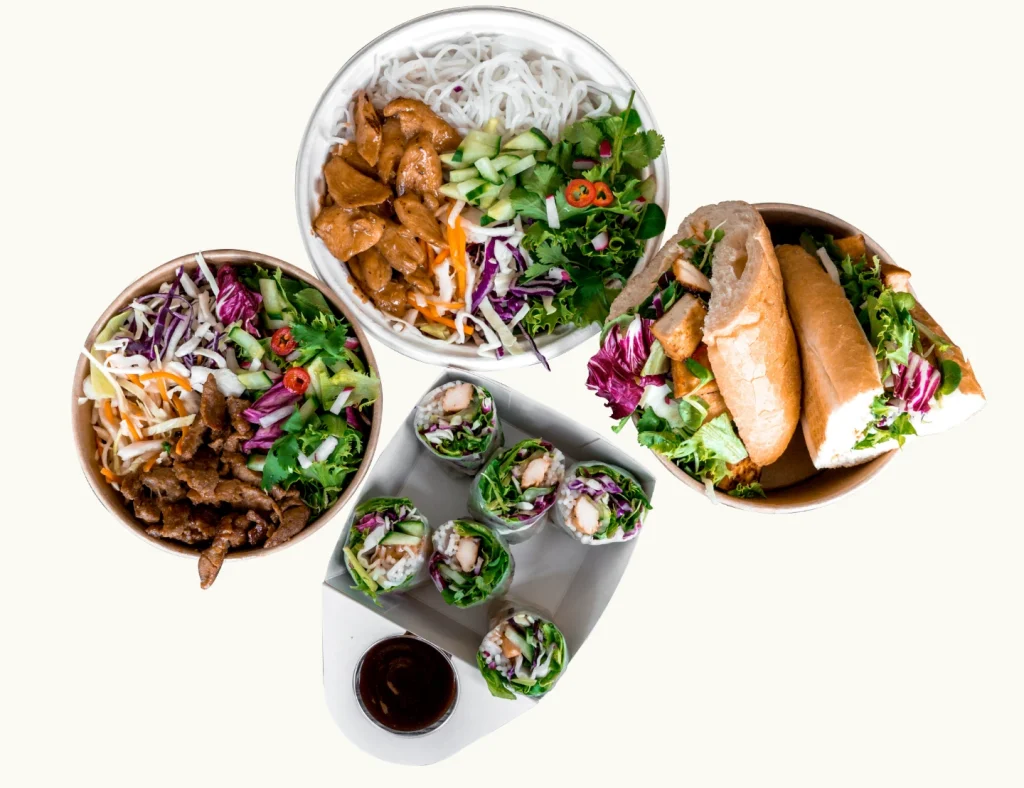 Street food fra foodtrucks: bowls, forårsruller og sandwiches
